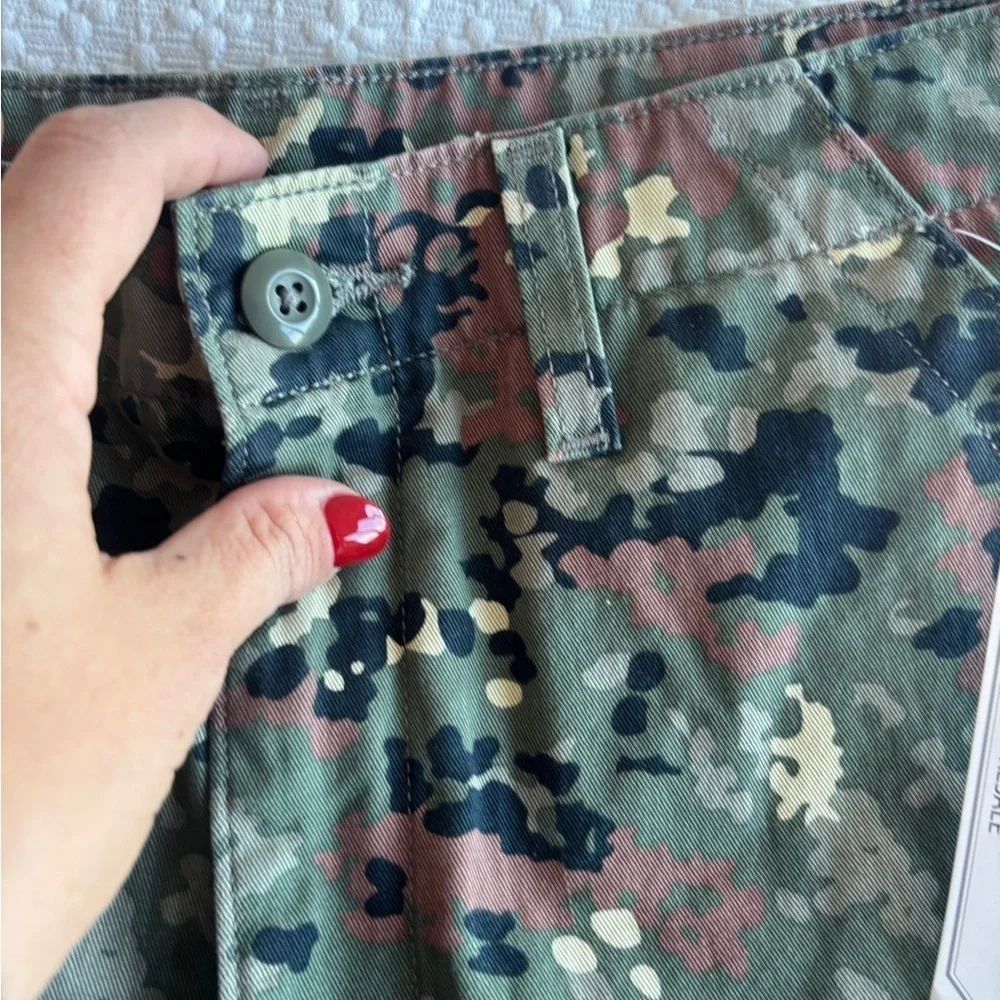 NWT! Levi's Multicolor Cargo Shorts Size 27